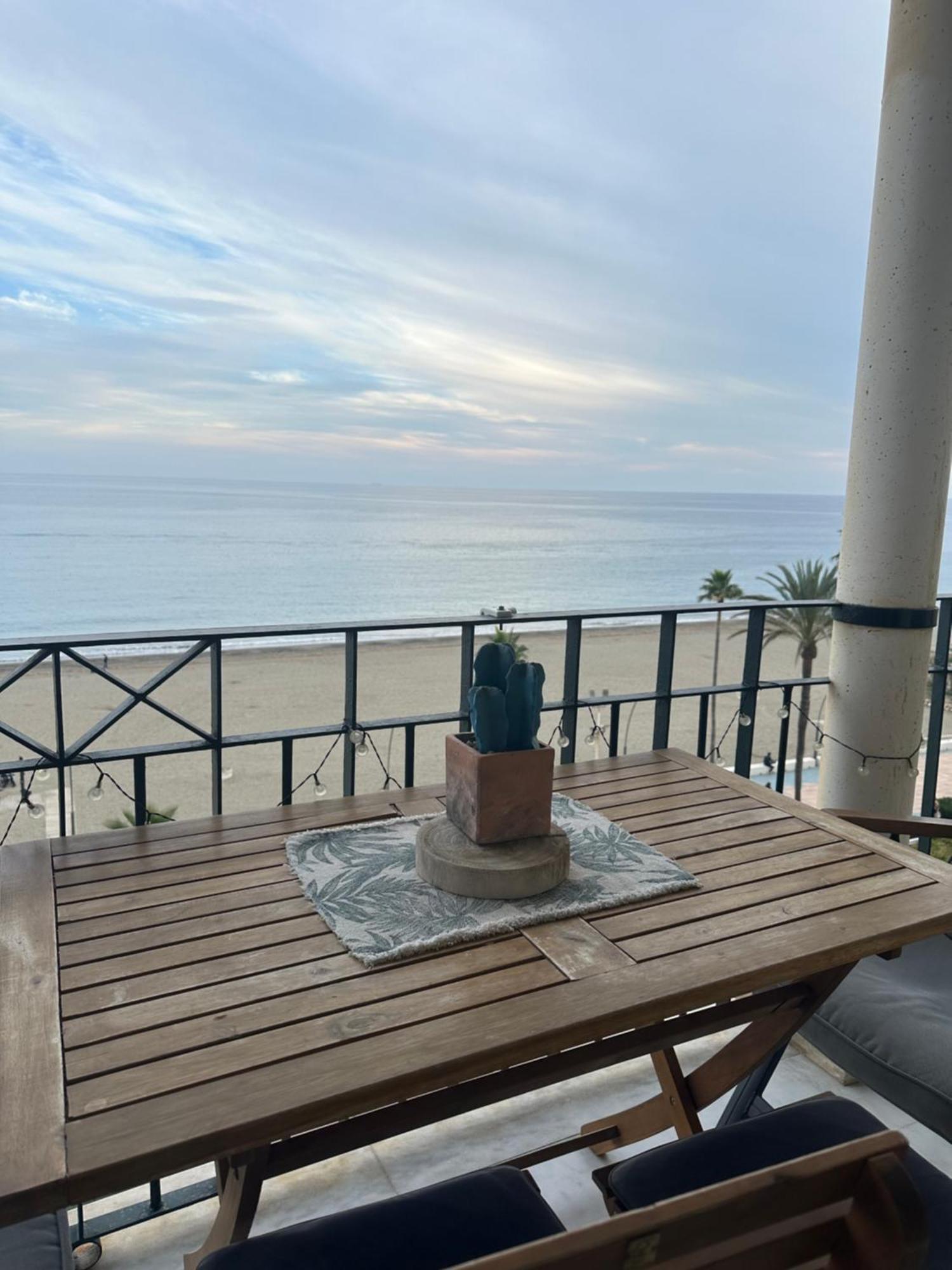 Pepe Beach Vista Al Mar Apartment Естепона Екстериор снимка